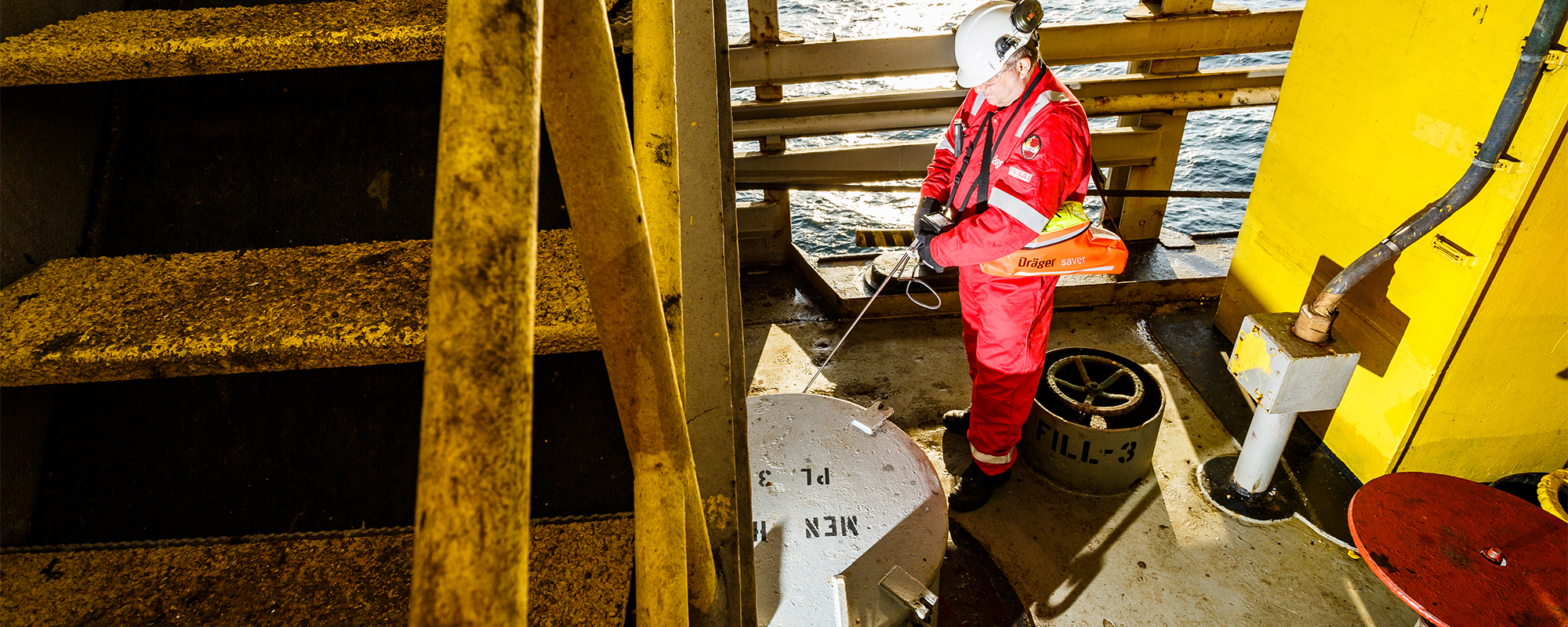 technoician working offshore and monitoring dangerous gasses